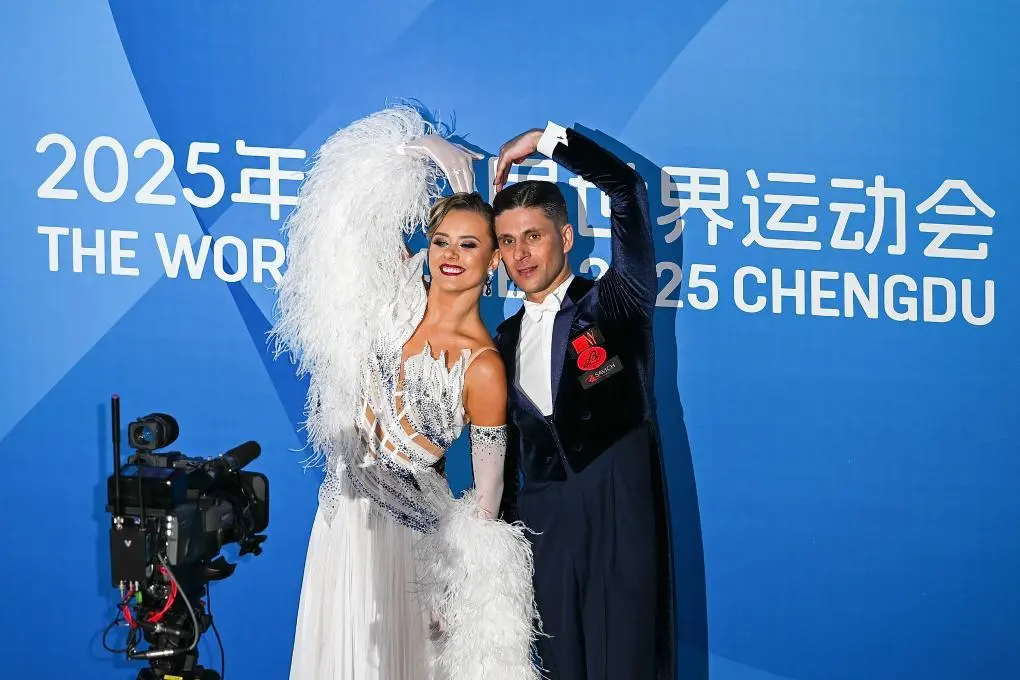entit, 现了这样一, 两组选手许