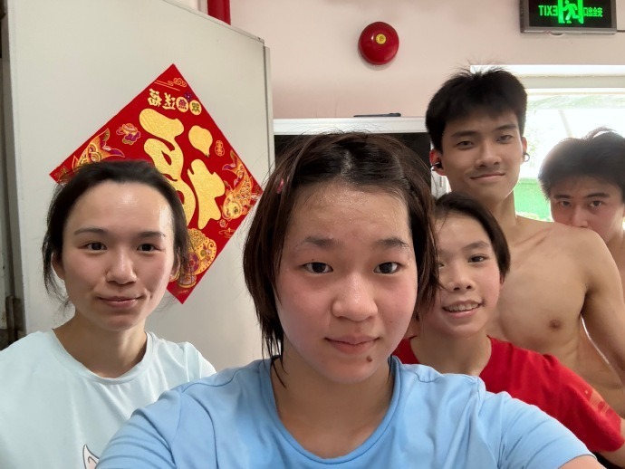 但体重增大, 尤其是三餐