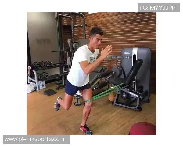 八块腹肌的中国足球明星是谁他的身材背后藏着怎样的故事